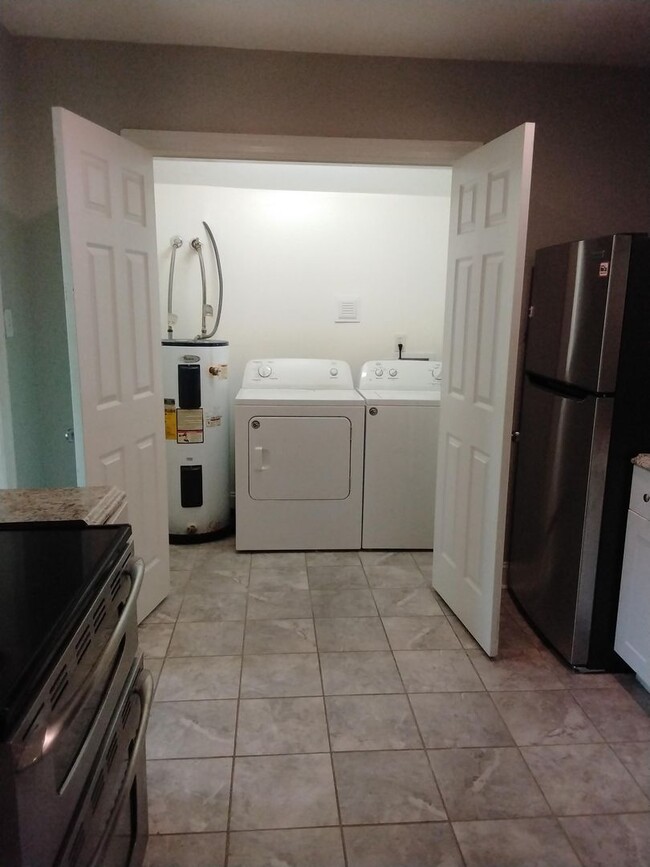Building Photo - Charming 3-Bedroom Home with Fresh Updates...