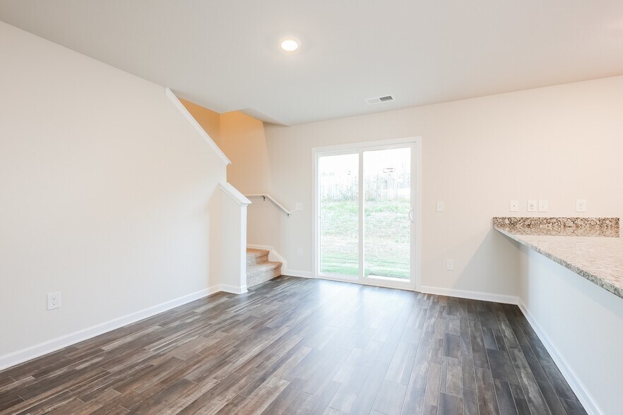 Building Photo - 2127 Southlea Dr