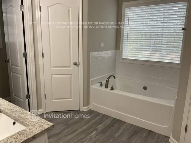 Building Photo - 4233 Essex Dr