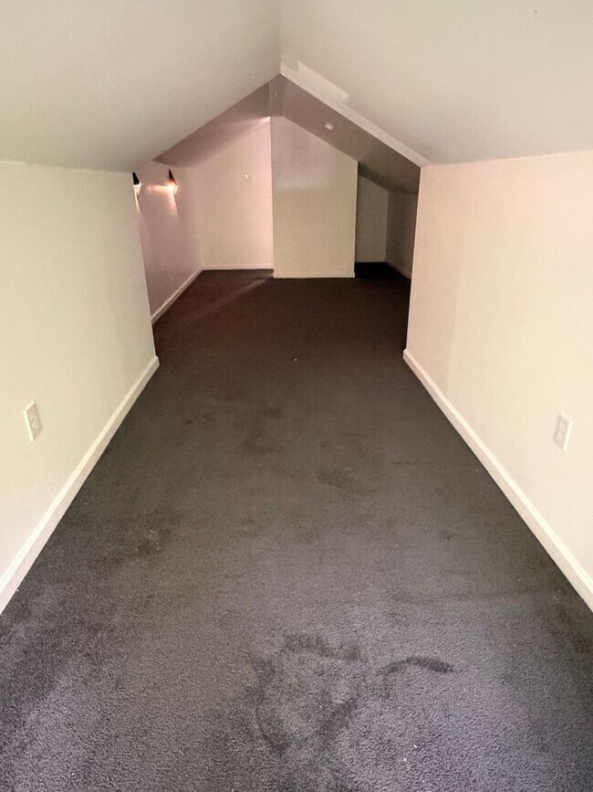 Building Photo - 1233-1237 Poland Avenue