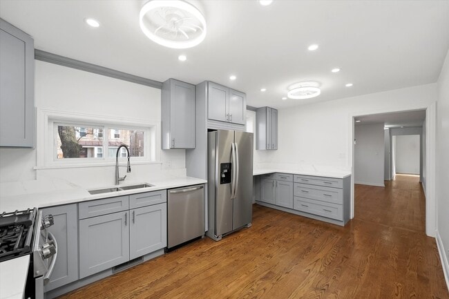 Building Photo - 7056 N Rockwell St