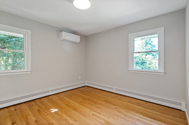 Building Photo - 707 Fairview Ave