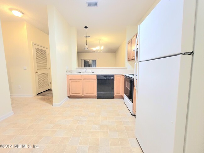 Building Photo - 915 Scrub Jay Dr