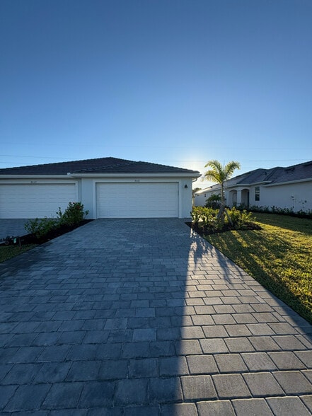 Building Photo - 8061 Shr Lk Dr