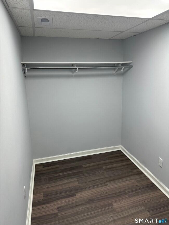 Building Photo - 104 East Ave