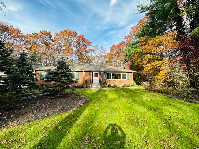 Primary Photo - 5 Crest Dr W