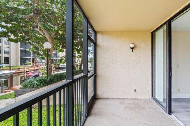 Building Photo - 17 Royal Palm Way