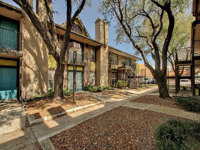 Building Photo - 7685 Northcross Dr