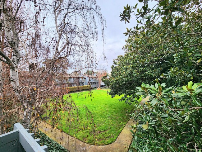 Building Photo - top floor, two bedroom with large balcony