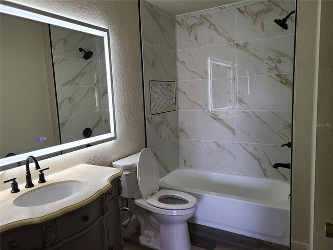 Building Photo - 8911 Manor Loop