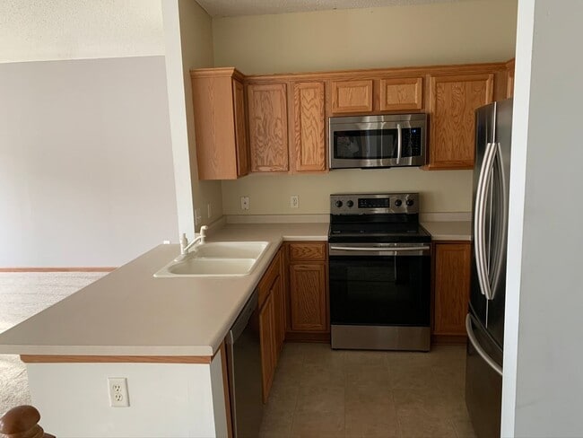 Building Photo - Bright & Spacious 2BR/1.5BA Townhome in Co...