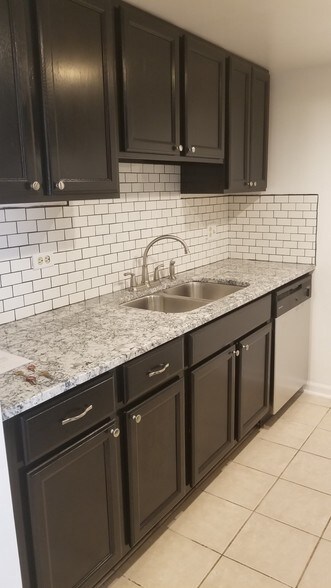 Kitchen - 138 E Bailey Rd