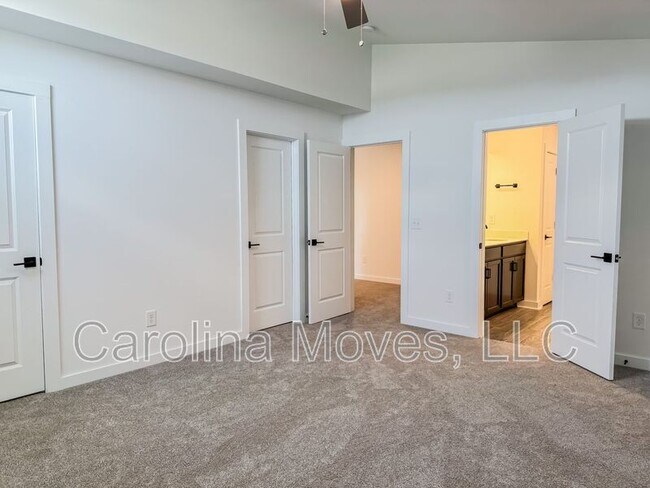 Building Photo - 1431 Darrowby Way