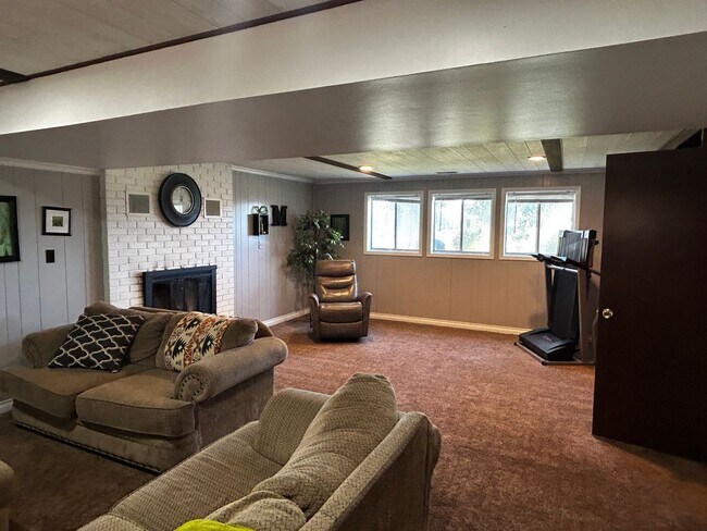 Building Photo - Price Reduced! Beautiful Home For Rent In ...