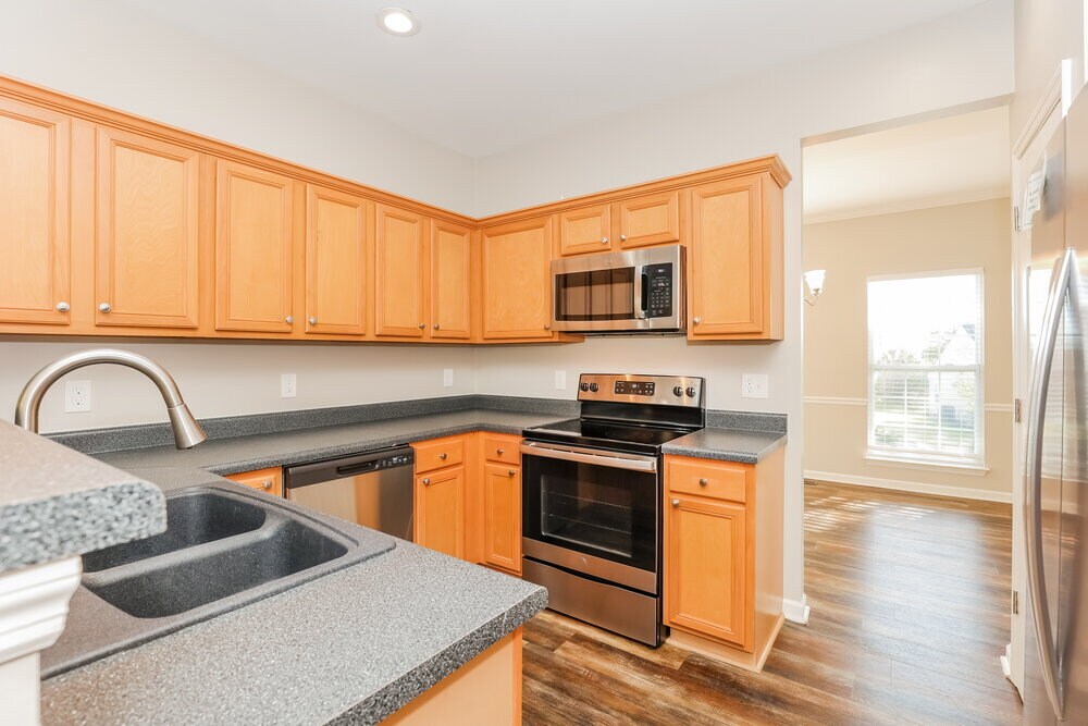 Building Photo - 6005 Crestview court