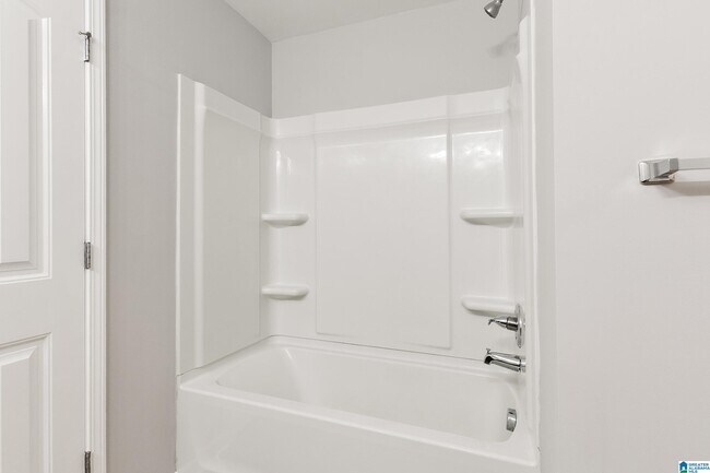 Building Photo - 16411 Waterbury Ln