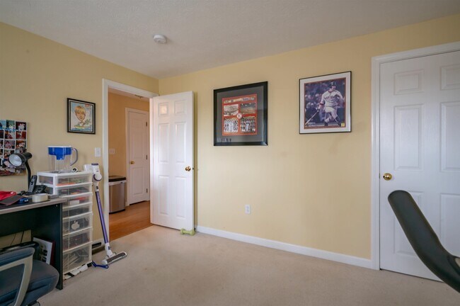 Building Photo - 4 Myopia Ln