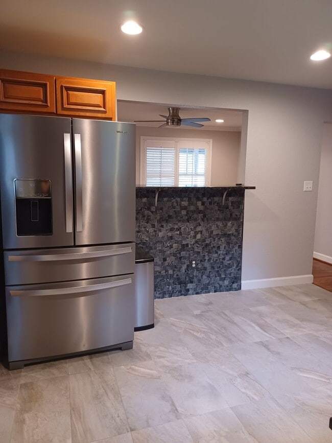 Building Photo - Beautiful home on large lot in Western Branch