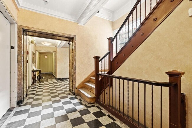 Building Photo - 3 Arlington St