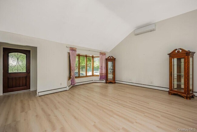 Building Photo - 6 Village Dr
