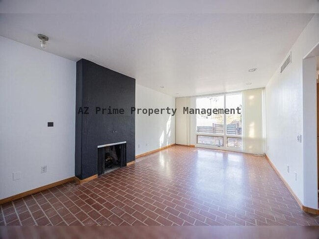 Building Photo - 7110 N 7th Ave