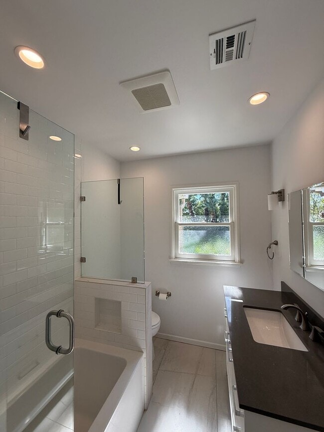 Building Photo - Beautiful, Ranch-Style, 4 Bedroom, 2 Bathroom Northridge Home Available For 1 Year Lease