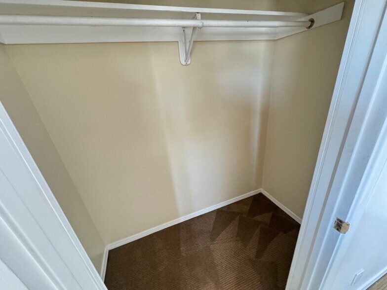 Building Photo - 1341 N Bronson Ave