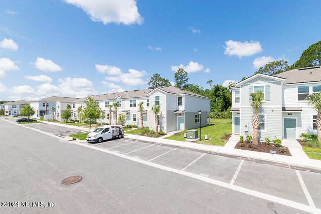 Building Photo - 215 Elmhurst Ln