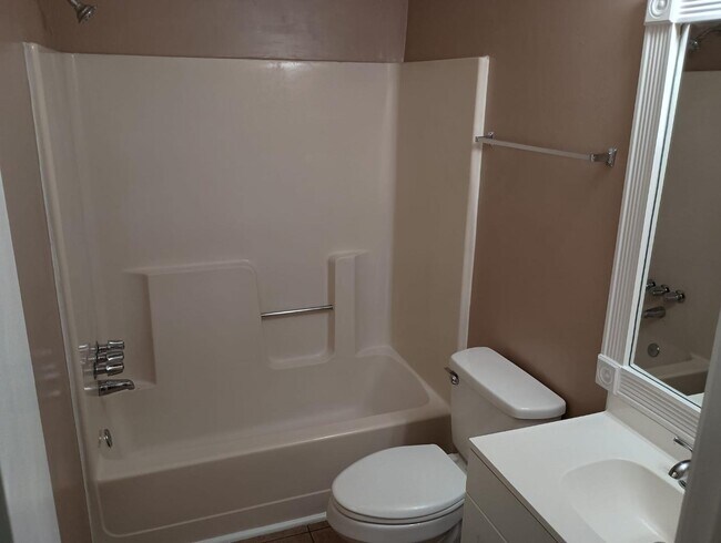 Building Photo - 405 Santa Fe Trail