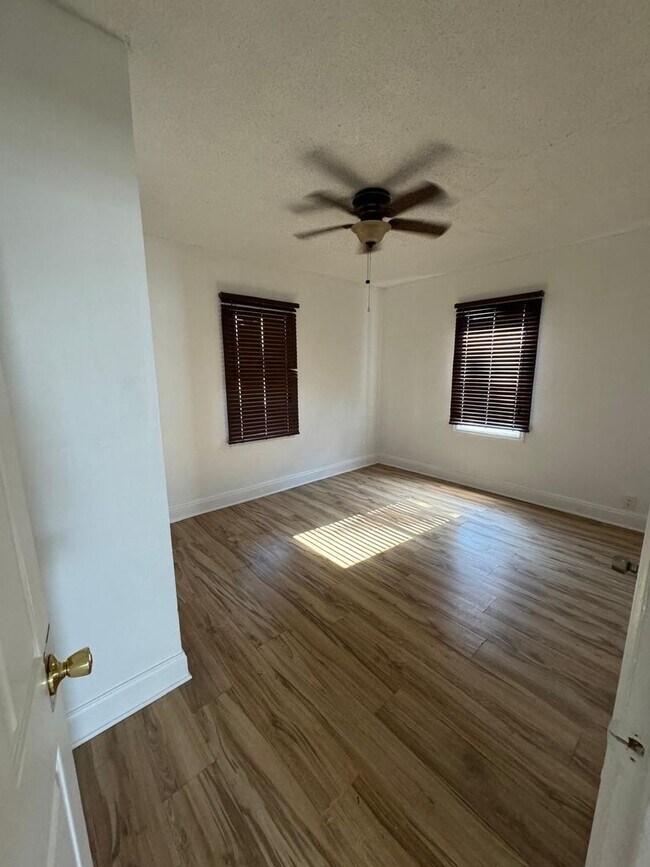 Building Photo - Spacious 4BR Home | Private Yard | Great L...