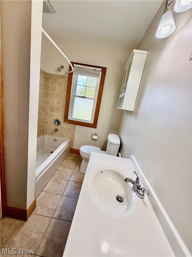 Building Photo - 364 N Chillicothe Rd