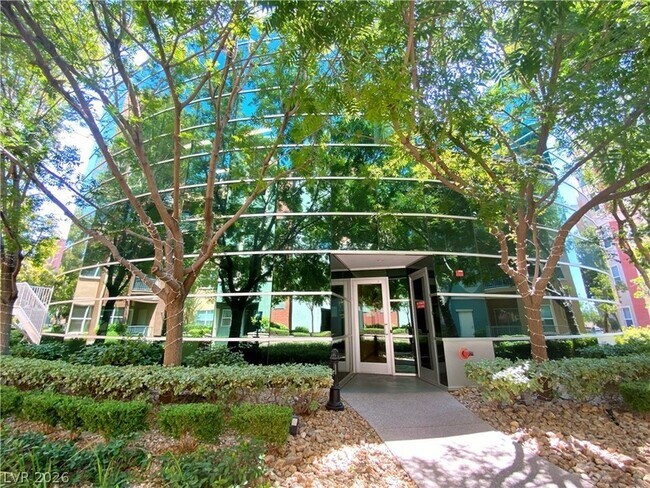 Building Photo - 68 E Serene Ave