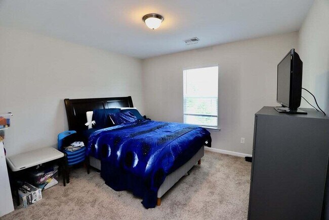 Building Photo - 3830 Moseley Dr
