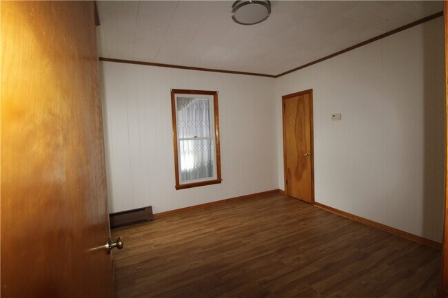 Building Photo - 213-215-215 Conhocton St