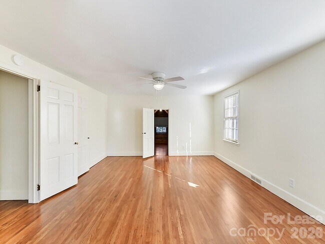 Building Photo - 711 Mt Vernon Ave