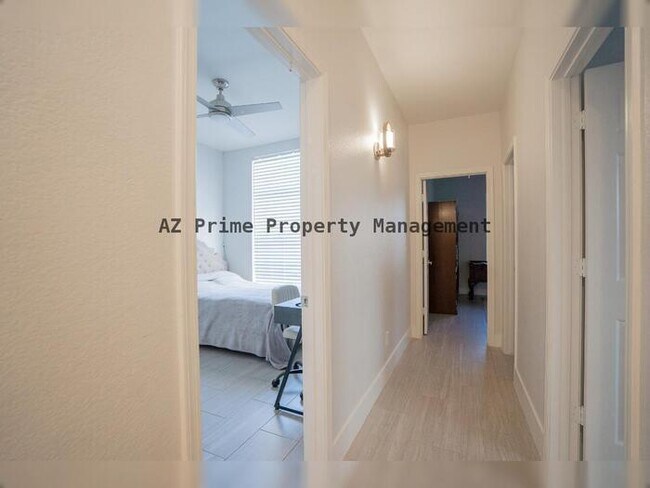 Building Photo - 6123 W Louise Dr