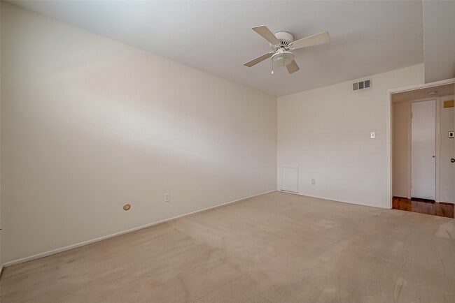 Building Photo - 6402 Del Monte Dr