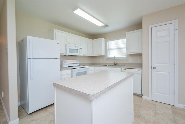 Building Photo - 29031 Rio Grande River Dr