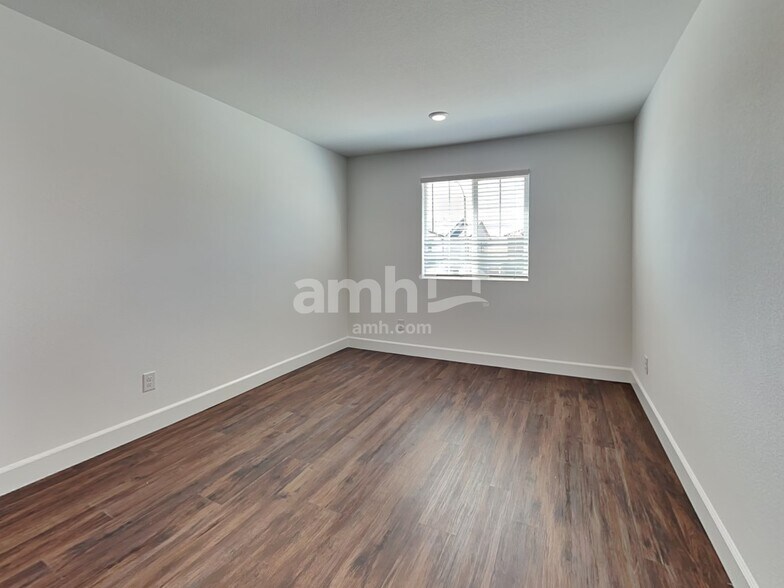 Building Photo - 8886 Tiger Tooth Ave