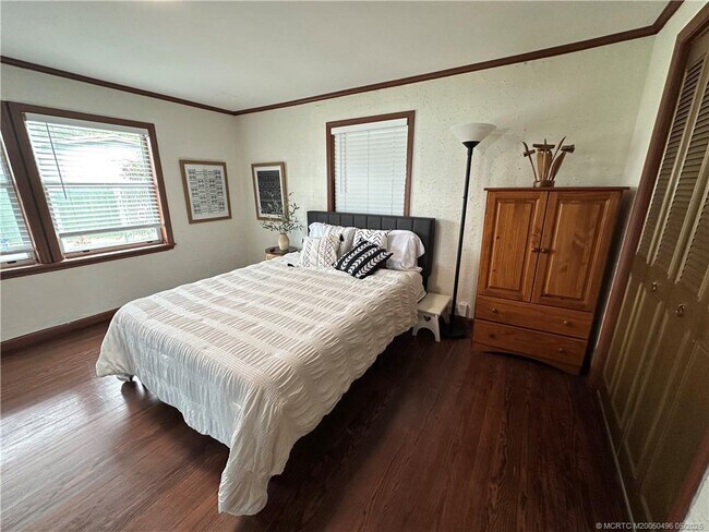 Building Photo - 4490 NE Indian River Dr