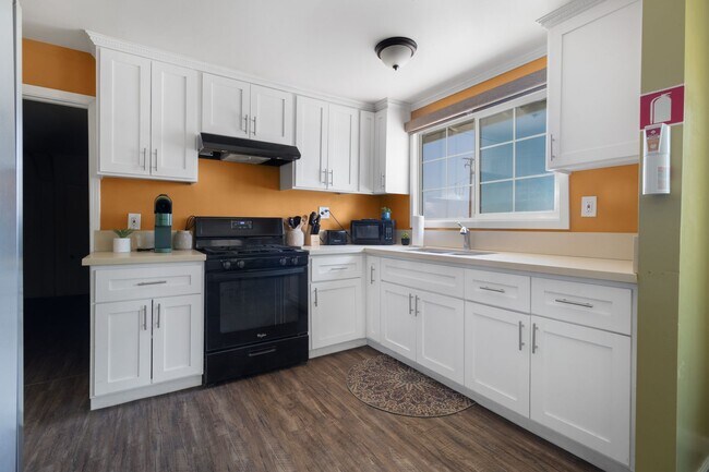 Building Photo - Quiet Desert Home - BONUS ROOM CONVERTING ...