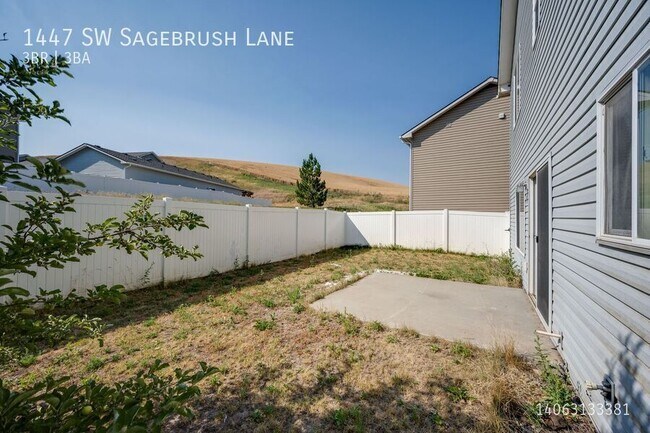 Building Photo - 1447 SW Sagebrush Ln