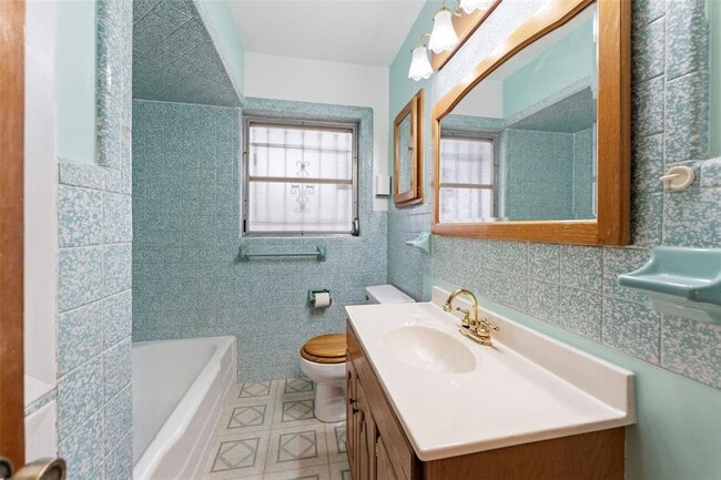 Building Photo - 2711 W Heiter St