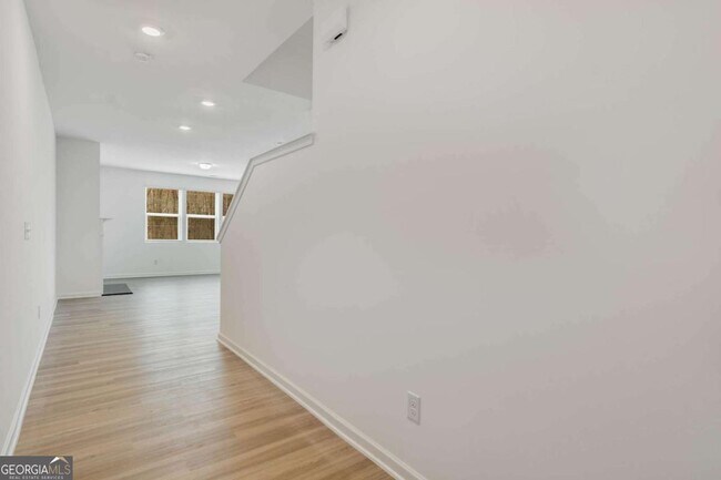 Building Photo - 5820 Flint Ln