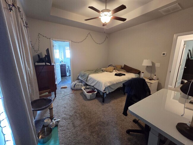 Building Photo - Gorgeous 3 bedroom home!