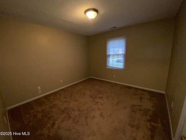 Building Photo - 401 Cedar Crk Dr