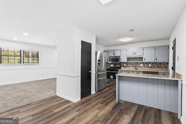 Building Photo - 2923 Bicentennial Dr SW