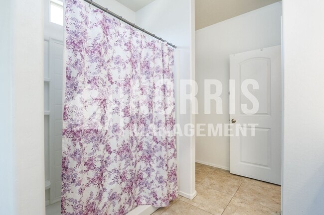 Building Photo - Low Maintenance Home Centrally Located
