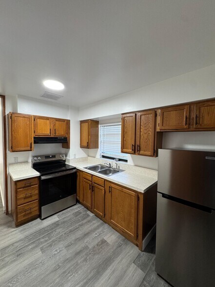 Building Photo - 1515 Camphor Dr