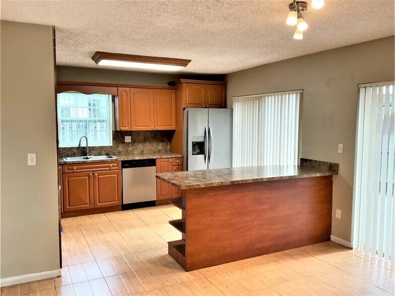 Building Photo - 11729 SW 122nd Ave
